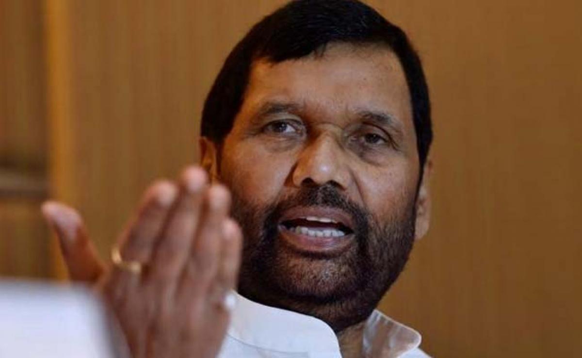 Union Minister Ram Vilas Paswan Attacks RSS Over Quota Remarks